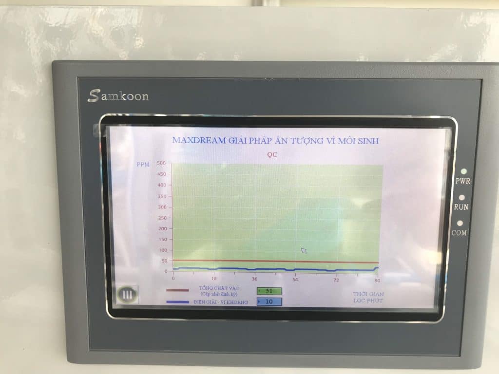 Màn hình HMI hiển thị thông tin nước để người dùng quan sát, theo dõi