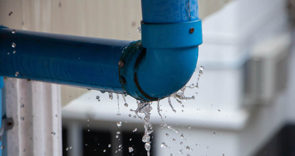 Hệ thống nước bị rò rỉ tại doanh nghiệp tốn khá nhiều thời gian để phát hiện và sửa chữa