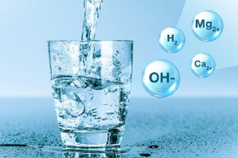 Nước cứng chứa nhiều ion Ca2+ và Mg2+ là nguyên nhân chính sinh ra cặn trắng